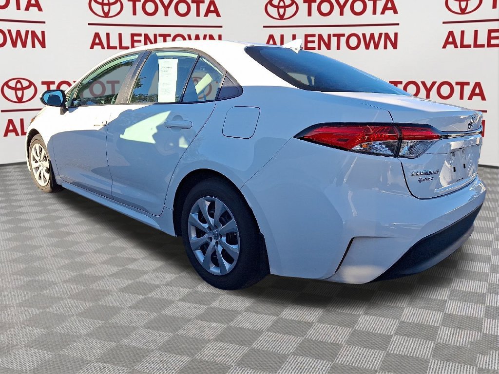 Used 2023 Toyota Corolla LE FWD image 4