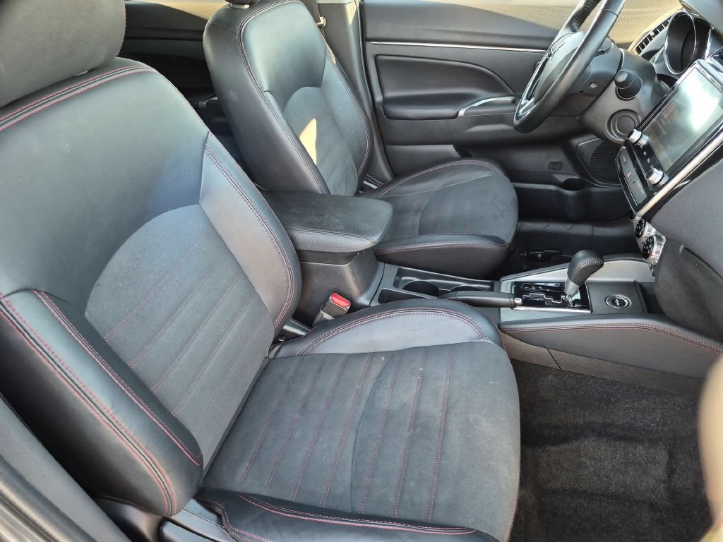 Used 2025 Mitsubishi Outlander Sport SE AWD/4WD image 27