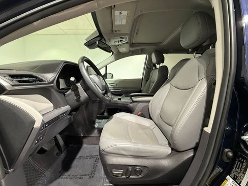 Used 2024 Toyota Sienna Limited AWD/4WD image 13