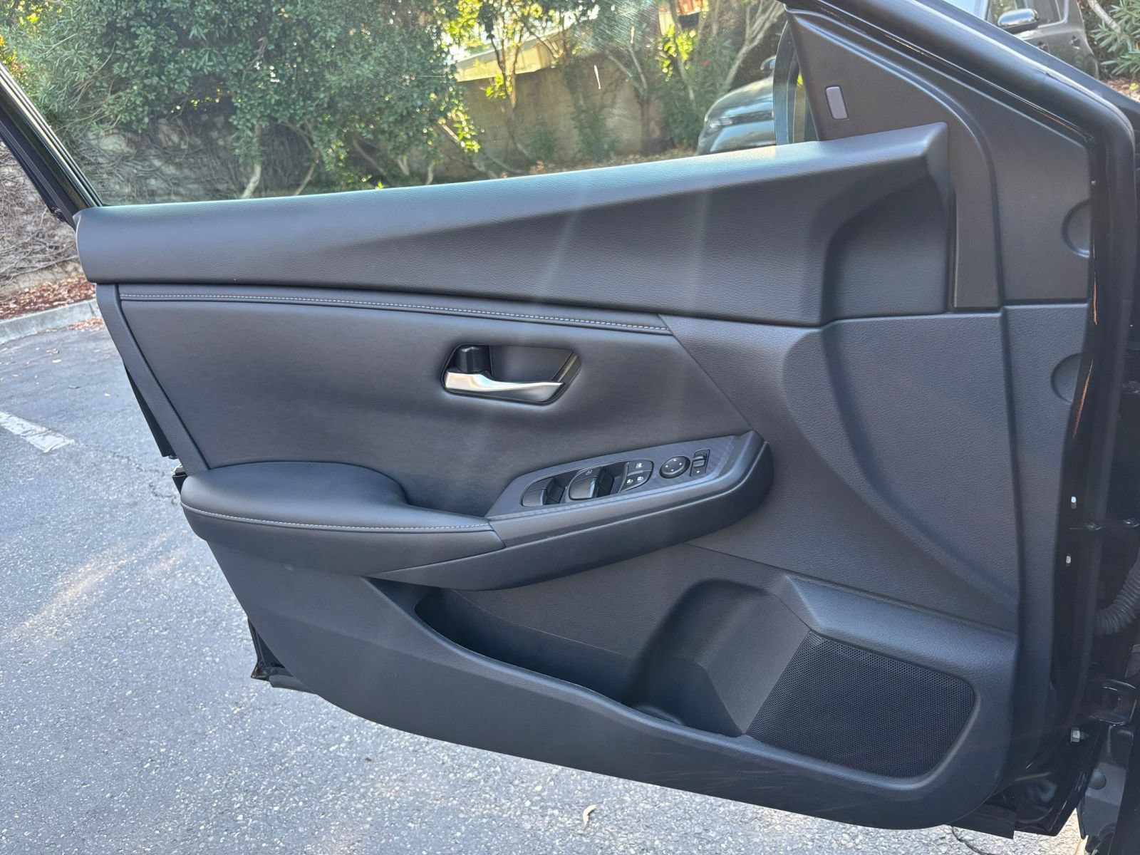 Used 2025 Nissan Sentra SV FWD image 18