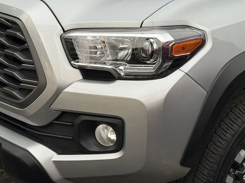 Used 2022 Toyota Tacoma TRD Off-Road w/ Black Out Package (TMS) AWD/4WD image 25