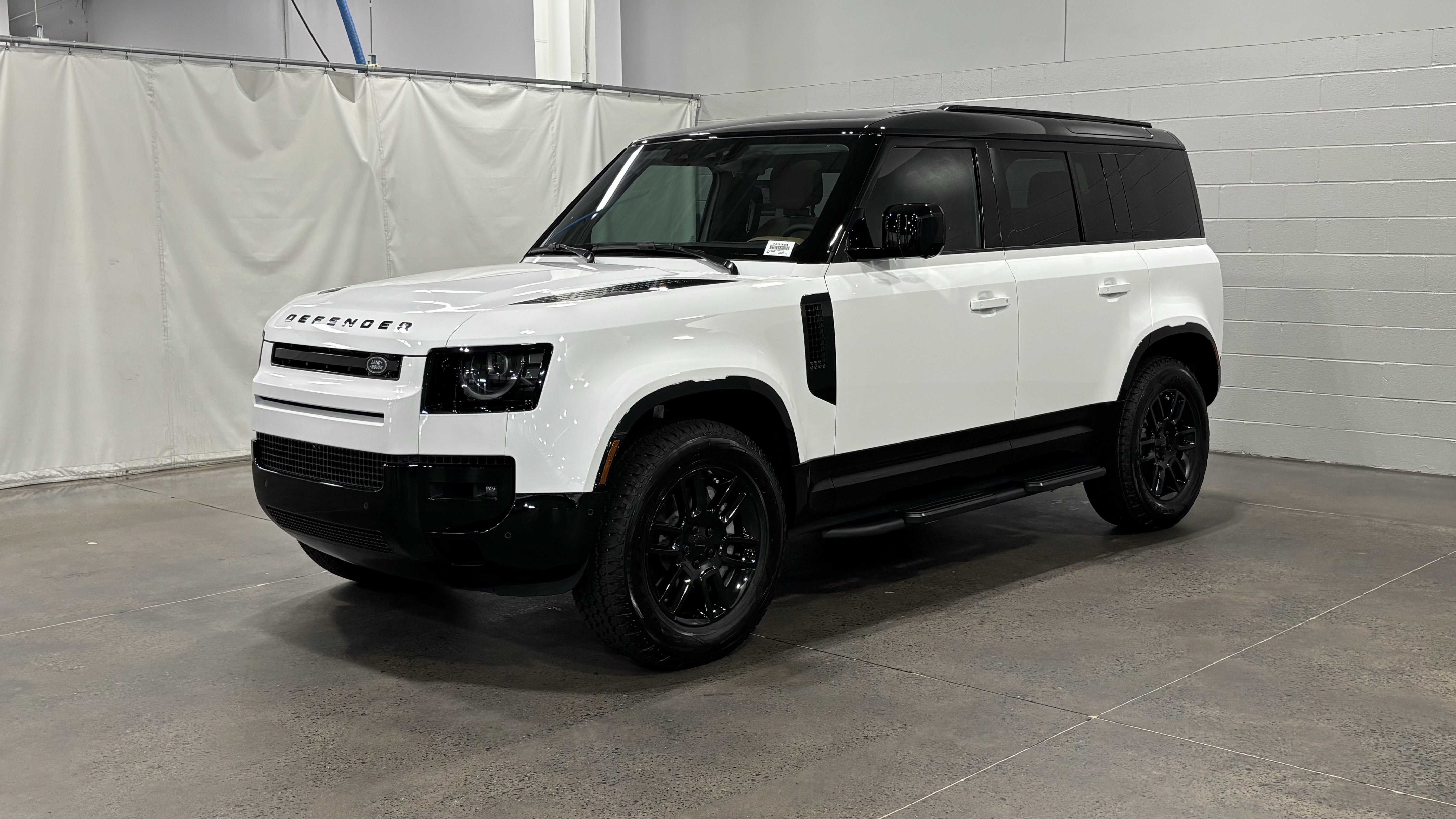 New 2026 Land Rover Defender 110 X-Dynamic SE AWD/4WD image 1