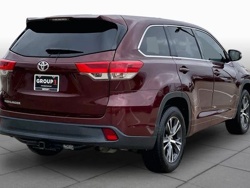 Used 2018 Toyota Highlander LE FWD image 13