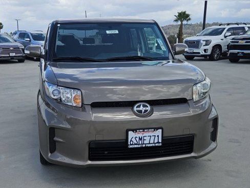 Used 2011 Scion xB FWD image 3