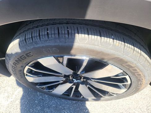 Used 2025 Mitsubishi Outlander SE image 10