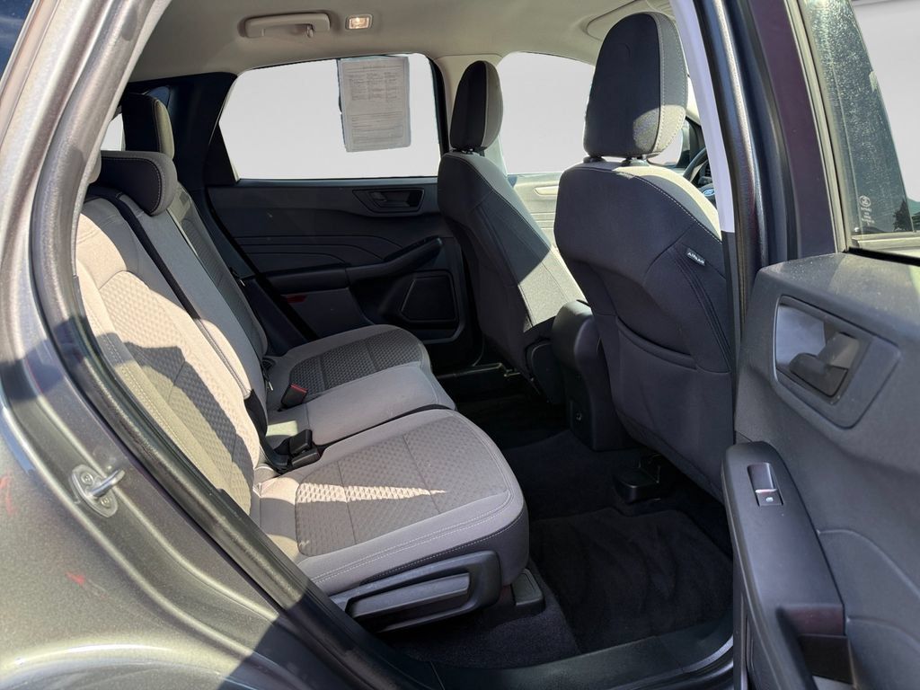 Used 2022 Ford Escape SE FWD image 18