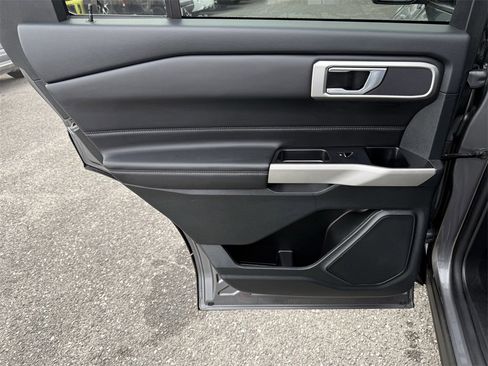 Used 2024 Ford Explorer XLT image 31