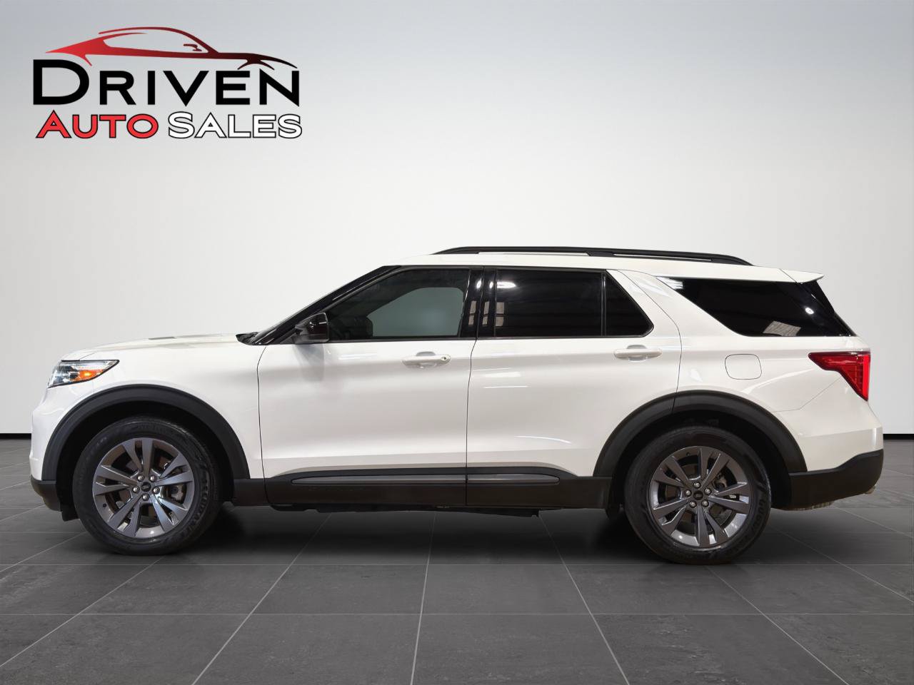 Used 2022 Ford Explorer XLT w/ Equipment Group 202A RWD image 1