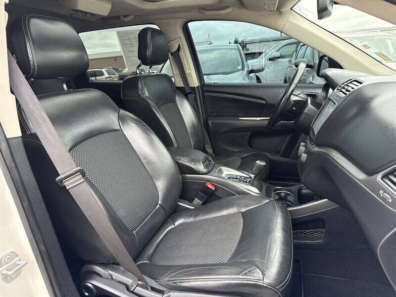 Used 2020 Dodge Journey Crossroad FWD image 23