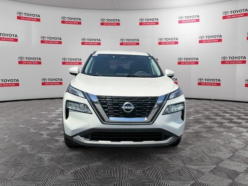 Used 2023 Nissan Rogue SV FWD image 2