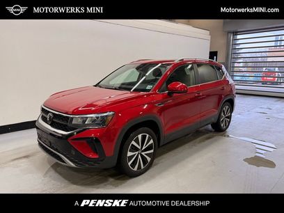 Used 2023 Volkswagen Taos SE w/ Panoramic Sunroof Package