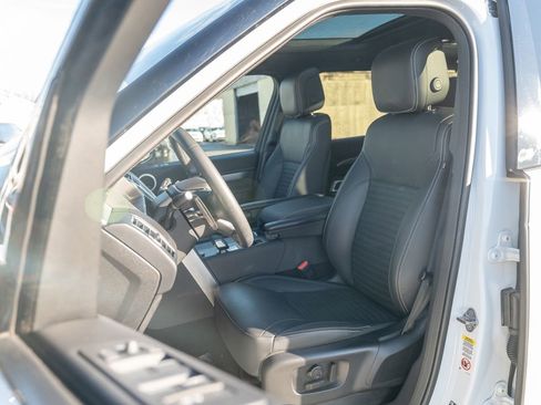 Certified 2024 Land Rover Discovery Dynamic SE image 20