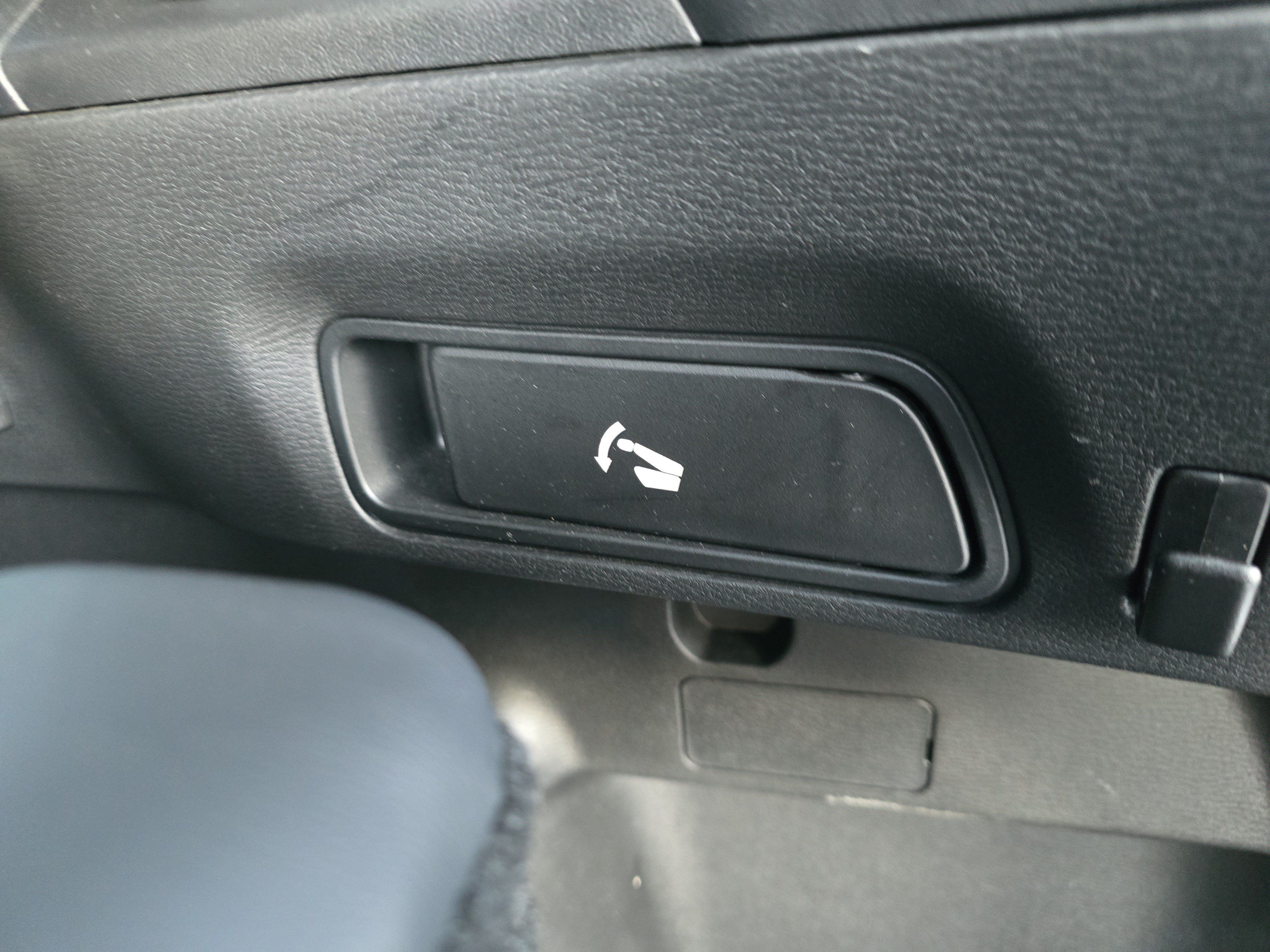 Used 2025 Mitsubishi Outlander SE AWD/4WD image 6