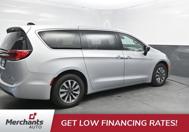 Used 2024 Chrysler Pacifica Limited FWD image 8