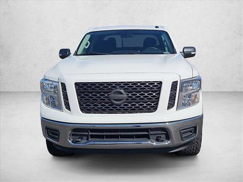 Used 2019 Nissan Titan SV image 2