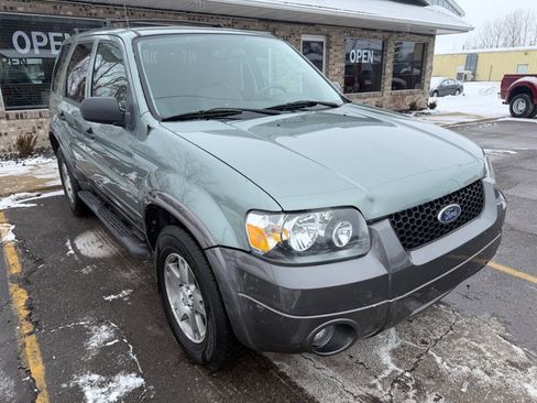 Used 2005 Ford Escape XLT image 1