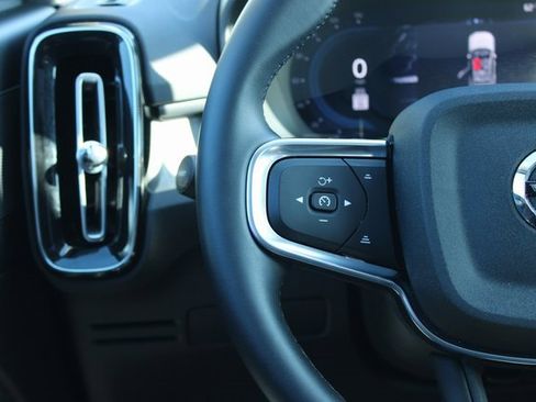 Used 2025 Volvo XC40 B5 Plus image 25