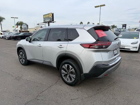 Certified 2021 Nissan Rogue SV image 4