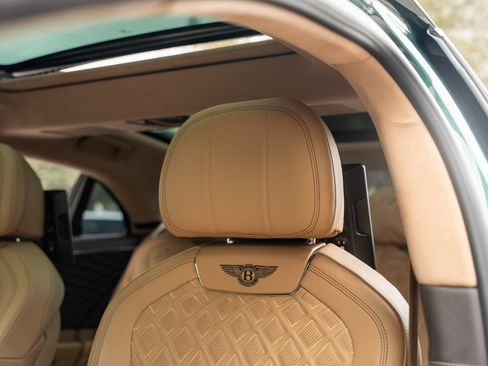 Used 2023 Bentley Flying Spur W12 image 23