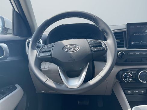New 2025 Hyundai Venue SEL image 13