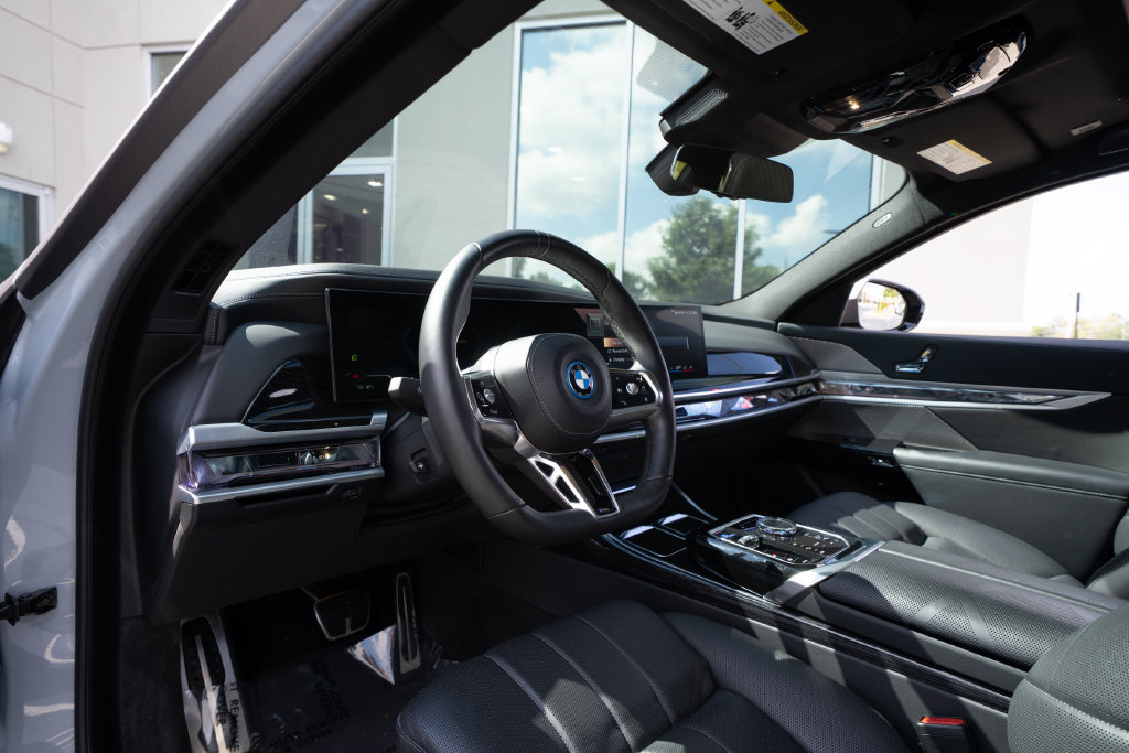 Used 2024 BMW i7 xDrive60 AWD/4WD image 19