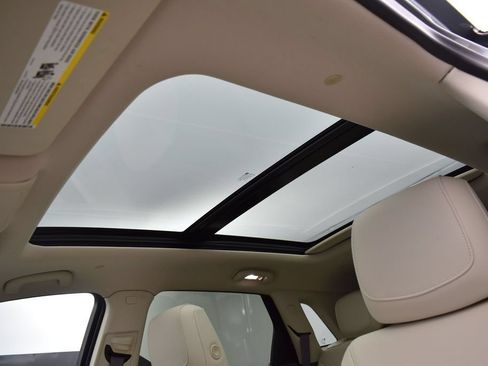 Certified 2024 Cadillac XT5 Premium Luxury AWD/4WD image 25