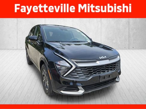 Used 2023 Kia Sportage LX AWD/4WD image 3