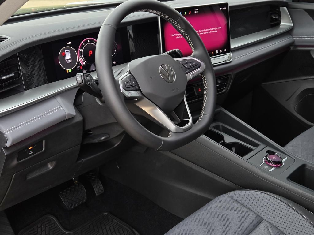Used 2025 Volkswagen Tiguan SE FWD image 26