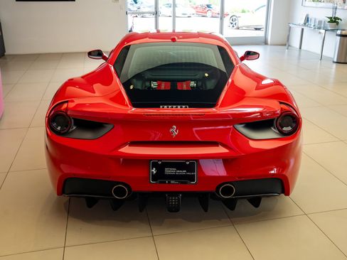 Certified 2017 Ferrari 488 GTB RWD image 5