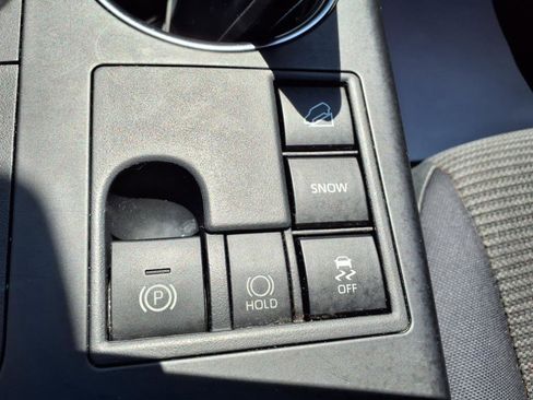 Used 2023 Toyota Highlander LE image 17