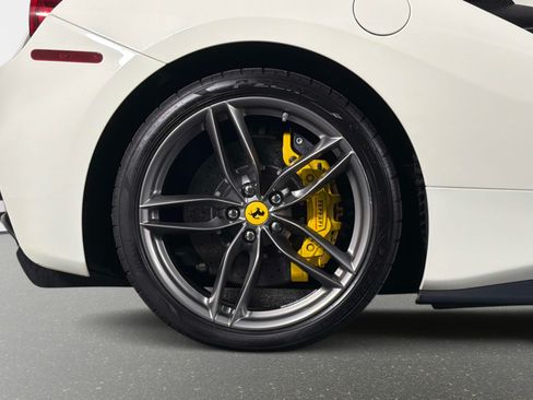 Used 2019 Ferrari 488 GTB RWD image 5
