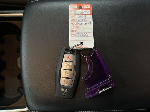 Used 2024 Mitsubishi Outlander SE image 27