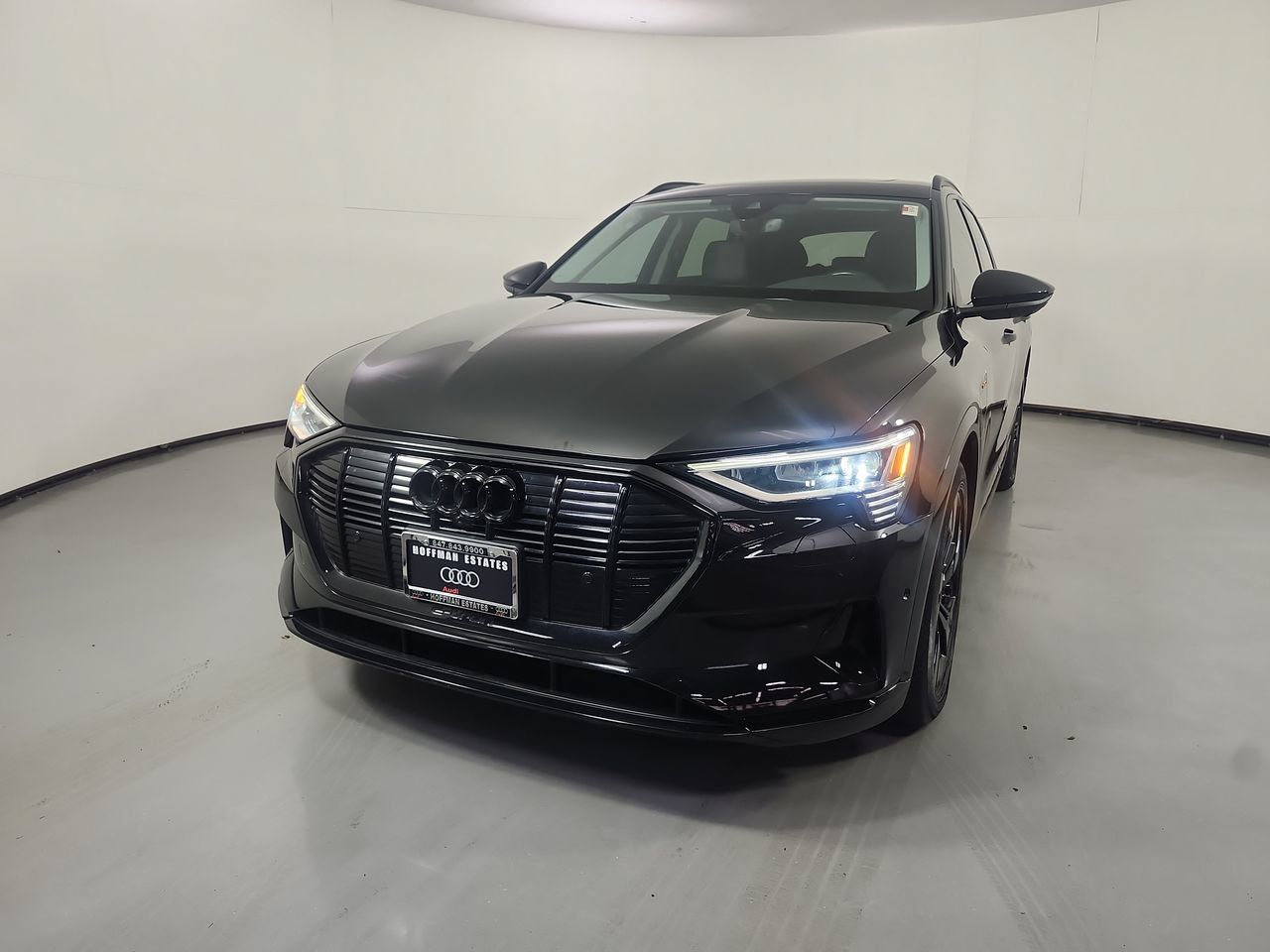 Used 2023 Audi e-tron Premium w/ Convenience Plus Package AWD/4WD image 3