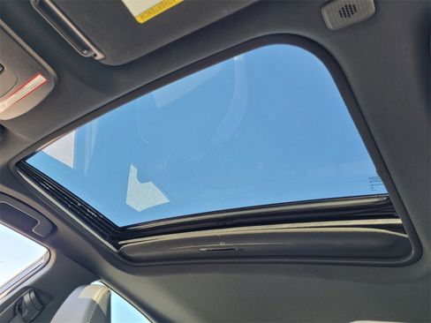 Used 2025 Toyota Camry SE image 15