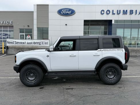 New 2025 Ford Bronco Outer Banks w/ Sasquatch Package image 3