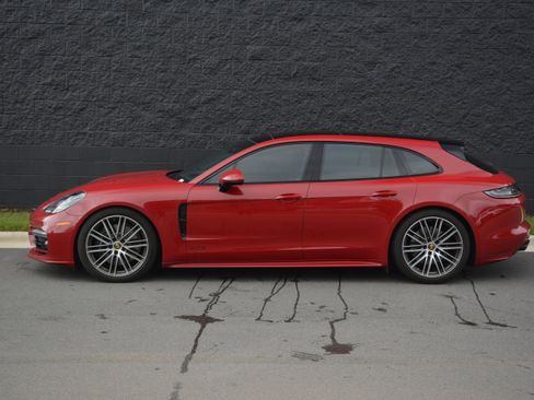 Certified 2023 Porsche Panamera GTS AWD/4WD image 2