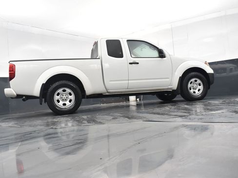 Used 2020 Nissan Frontier S image 27