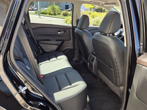 Used 2023 Nissan Rogue SV w/ SV Premium B Package image 20