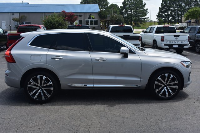 Used 2023 Volvo XC60 B5 Ultimate w/ Climate Package FWD image 4