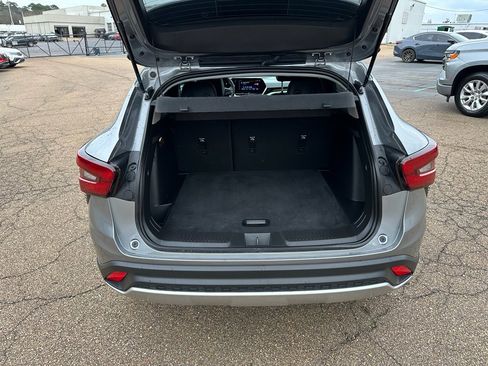 Used 2025 Chevrolet Trax LT image 23