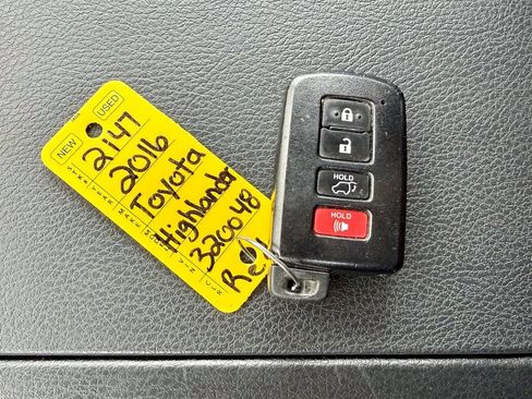 Used 2016 Toyota Highlander Limited AWD/4WD image 42