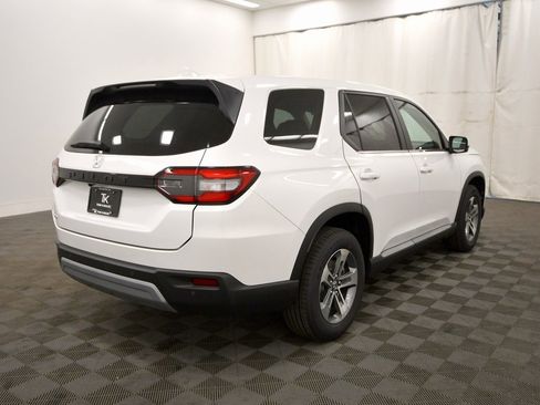 New 2025 Honda Pilot EX-L image 7