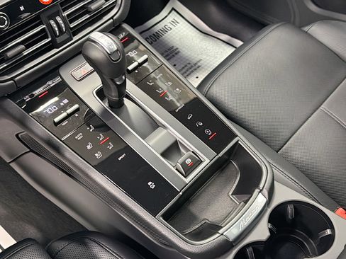Certified 2025 Porsche Macan image 28