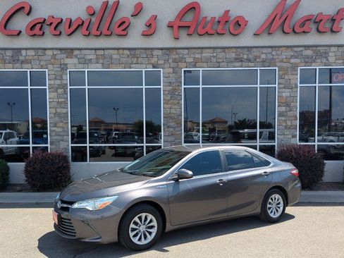 Used 2016 Toyota Camry LE FWD image 1