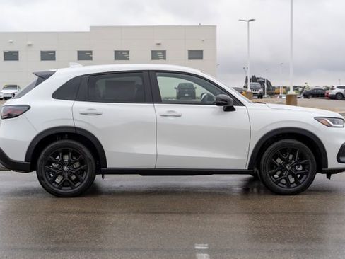 Used 2023 Honda HR-V Sport image 8
