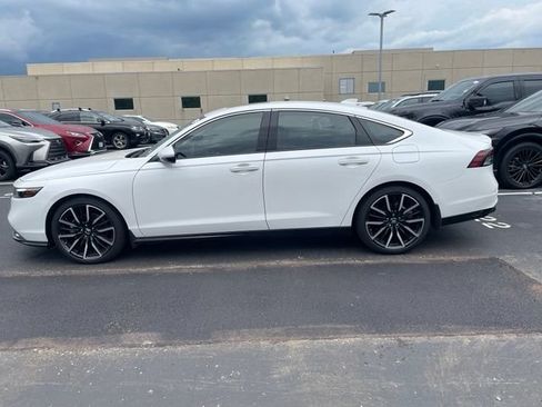 Used 2025 Honda Accord Touring image 3