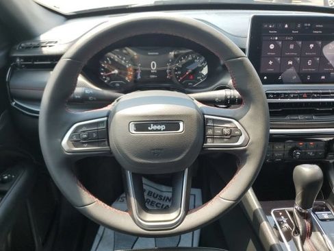 Used 2023 Jeep Compass Trailhawk w/ Trailhawk Convenience Group AWD/4WD image 18