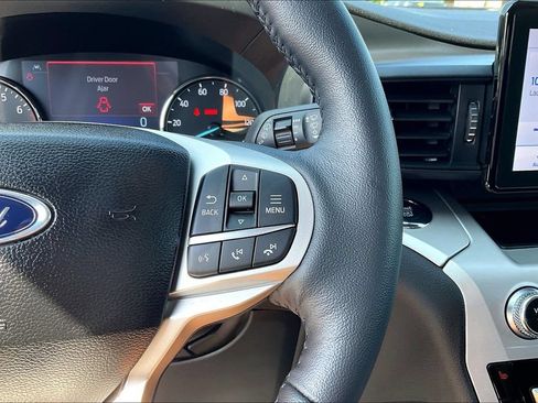 Used 2023 Ford Explorer XLT AWD/4WD image 18
