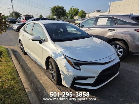 Used 2025 Toyota Corolla SE FWD image 2