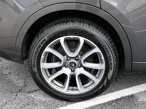 Used 2020 Maserati Levante S AWD/4WD image 11